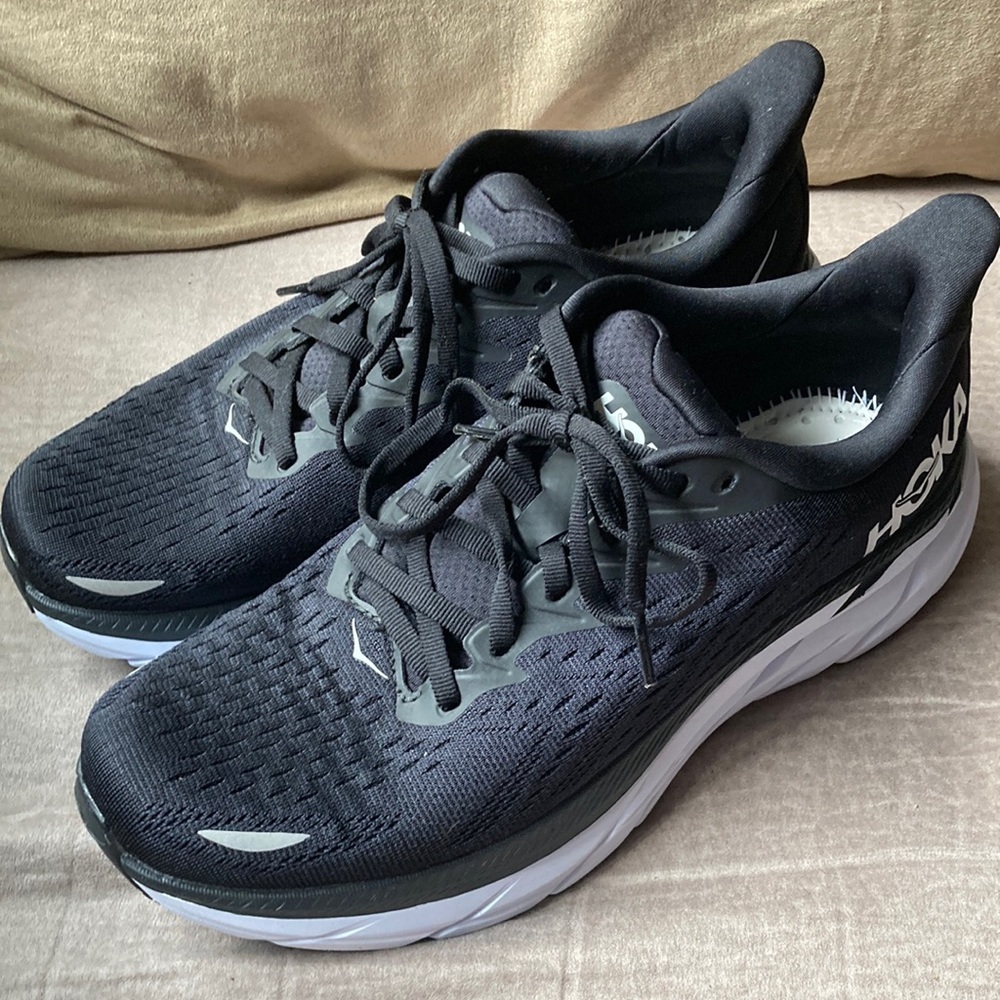 Women's Hoka Clifton 8 size 9 *MISSING INSOLES*